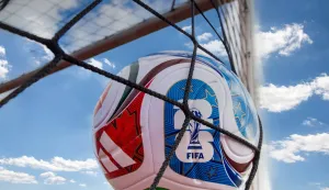 Svjetsko nogometno prvenstvo u SAD, Meksiku i Kanadi igrat će se loptom Trionda, koja je 15. uzastopna lopta koju je kreirao adidas za FIFA World Cup.