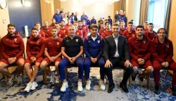 Predsjednik Vlade Republike Hrvatske Andrej Plenković posjetio je u Rijeci hrvatsku nogometnu reprezentaciju i dao podr&scaron;ku Vatrenima uoči nastupa na FIFA Svjetskom prvenstvu u Kanadi, Meksiku i Sjedinjenim Američkim Državama, objavljeno je u subotu na stranicama Hrvatskog nogometnog saveza.