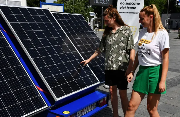 29.06.2022., Slavonski Brod - Grad Slavonski Brod je u suradnji sa Zelenom energetskom zadrugom (ZEZ) pokrenuo kampanju "Slavonski Brod, ukljuci se u sunce!" u sklopu koje se gradjani Slavonskog Broda od 01. do 15. srpnja mogu prijaviti za sufinanciranje izrade glavnog elektrotehnikog procjekta solarne elektrane za kucanstvo. Photo: Ivica Galovic/PIXSELL