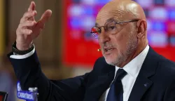 Spain's head coach Luis de la Fuente gestures at a press conference during the unveiling of the Spain squad for the 2026 FIFA World Cup, in Madrid, on May 25, 2026. The tournament will take place from June 11 to July 19, 2026 in Mexico, Canada and the US. (Photo by Pierre-Philippe MARCOU/AFP)