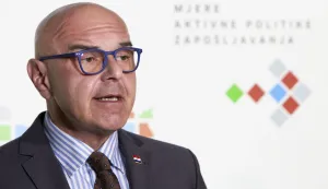Zagreb, 28.05.2026. - Konferencija "Biram Hrvatsku", koju je organiziralo Ministarstvo rada, mirovinskoga sustava, obitelji i socijalne politike u suradnji s Hrvatskim zavodom za zapo&scaron;ljavanje. Konferencija, na kojoj je sudjelovao ministar Alen Ružić, održala se u okviru Tjedna Hrvata izvan Republike Hrvatske, a cilj je bio predstaviti mjere aktivne politike zapo&scaron;ljavanja s naglaskom na mjeru "Biram Hrvatsku" te informirati hrvatske državljane izvan RH o mogućnostima povratka i zapo&scaron;ljavanja.Na slici ministar rada, mirovinskog sustava, obitelji i socijalne politike Alen Ružić. foto HINA/ Sa&scaron;a KOLJAN/ sk