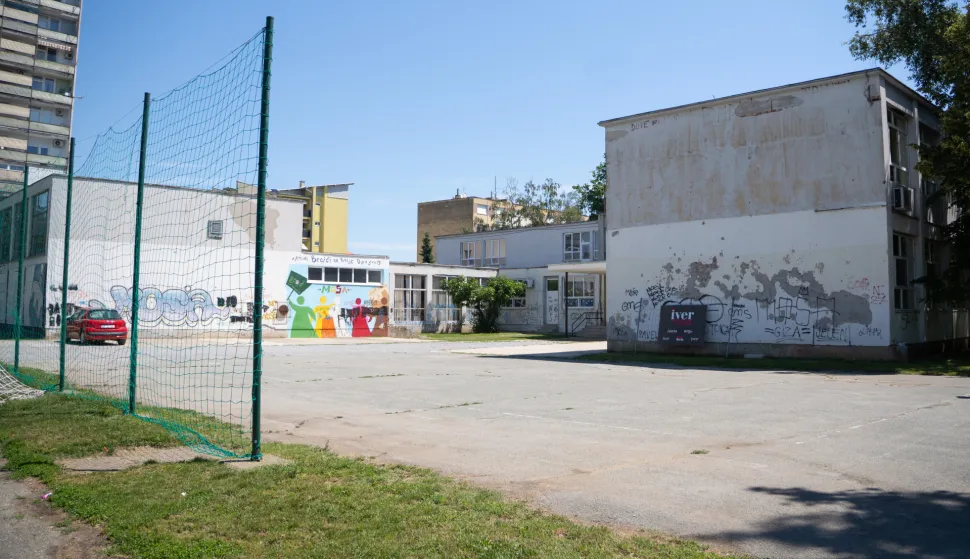 Osijek, 8. 6. 2026., Dodjela ugovora za izgradju dvorane O&Scaron; Vladimir BecićAntonio Lozančić; Ivan Radić; Zrinka &Scaron;abić; Ivan Dumančić; Luka Do&scaron;en; ugovor; izgradnja; dvorana; osnovna &scaron;kola