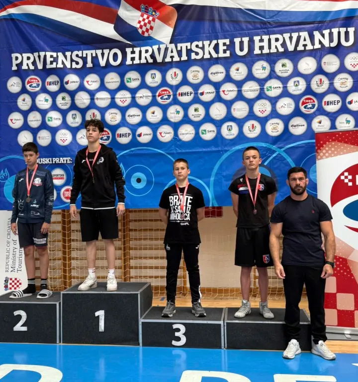 Andrej Crnčević na postoljuFami s natjecanja na natjecanje i redovito kući stižu medaljeUSTUPLJENA FOTOGRAFIJA/HK FAMI