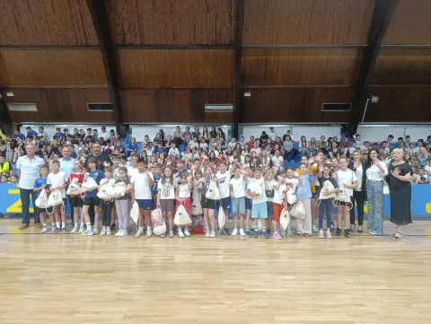 Učenici u Županji u obnovljenoj dvorani. lipanj 2026.foto: Marija Le&scaron;ić Omerović