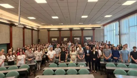 VINKOVCIDodijeljena su priznanja i nagrada najuspje&scaron;nijim učenicima i njihovim mentorima s područja Vukovarsko-srijemske županije koji su &scaron;kolske godine na isteku ostvarili zapažene rezultate na državnim i međunarodnim natjecanjima i smotrama.lipanj 2026.