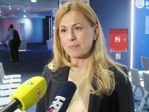  Zagreb, 09.06.2026 - U Hrvatskoj nastavljaju ja?ati cikli?ke ranjivosti koje pove?avaju osjetljivost na mogu?e ?okove iz inozemnog okru?ja, pri ?emu se "sve vrti" oko situacije na tr?i?tu nekretnina, re?eno je u utorak na predstavljanju novog broja HNB-ove publikacije Financijska stabilnost. Na slici Lana Ivi?i?. foto HINA/ Mario MRAZOVI?/ ik      