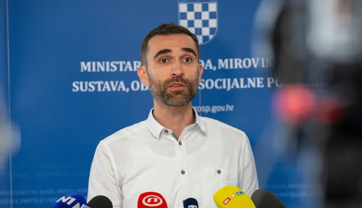 Zagreb, 09.06.2026. Ministar financija Tomislav Ćorić i ministar rada, mirovinskoga sustava, obitelji i socijalne politike Alen Ružić održat će sastanak s predstavnicima sindikata javnih službi. Izjave nakon sastanka.Na fotografiji Matija Kroflin.foto HINA/ Luka &Scaron;ANGULIN/ l&scaron;