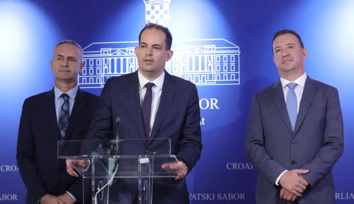 Zagreb,10.06.2026 - Saborski zastupnici HDZ-a Ivan Malenica,Krunoslav Katičić i Nikola Mažar dali su izjavu za medije.Foto HINA/Tomislav Pavlek/tp