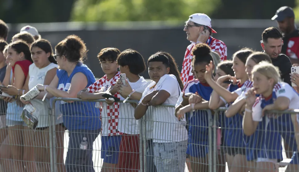 Hrvatska baza u SAD-u puna navijača i tambura&scaron;a: Modrić bio najveća zvijezda