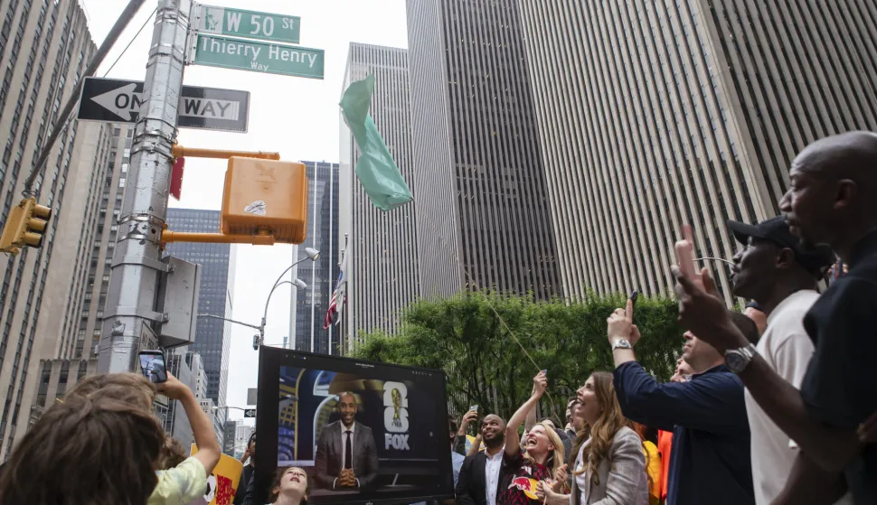 Brazilska nogometna legenda Pele i francuski nogometa&scaron; i trener Thierry Henry dobili su privremeno ulice sa svojim imenom u New Yorku koji im je na taj način odao počast uoči Svjetskog prvenstva. 