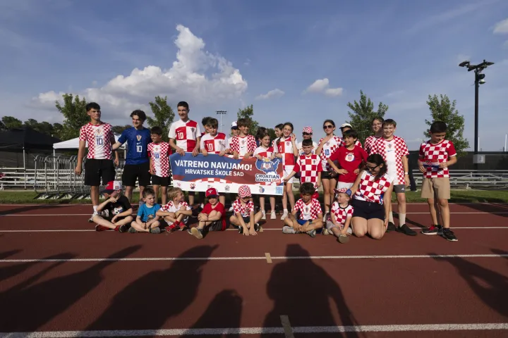 Alexandria, 11.06.2026 - Konferencija za medije Hrvatske nogometne reprezentacije na igrali&scaron;tu Episkopalne srednje &scaron;kole u Alexandriji. Na fotografiji djeca Hrvatskih &scaron;kola u SAD-u. foto HINA/ Daniel KASAP/ dk