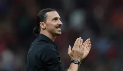 Foto Spada/LaPresse 04 giugno 2023 - Milano, Italia - sport, calcio -Milan vs Hellas Verona - Campionato italiano di calcio Serie A TIM 2022/2023 - Stadio San Siro. Nella foto:  Zlatan Ibrahimovic (A.c. Milan) saluta il pubblico di San Siro  June 04, 2023 Milan , Italy - sport, calcio - Milan vs Hellas Verona   - Serie A Football Championship 2022/2023 - San Siro Stadium. In the pic: 2-1 Rafael Leao (A.c. Milan); celebrates after scoring, Zlatan Ibrahimovic (A.c. Milan), greets the San Siro crowd (Photo by Spada/LaPresse/Sipa USA) Photo: LaPresse/SIPA USA
