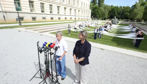 Zagreb,13.06.2026 - Saborska zastupnica iz stranke Možemo! Ivana Kekin održala je konferenciju za novinare o novostima u kampanji "Javno zdravstvo DA, Medikol NE!".Na slici Ivana Kekin i Sandra Benčić.Foto HINA/Tomislav Pavlek/tp