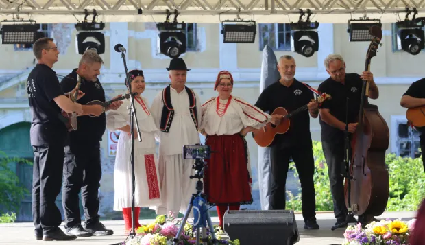 Bilje, 13. 06. 2026, Bilje park kod dvorca, Otvaranje Etno susreta. KUD-ovi, posjetitelji, &scaron;tandovi, radionice....snimio GOJKO MITIĆ