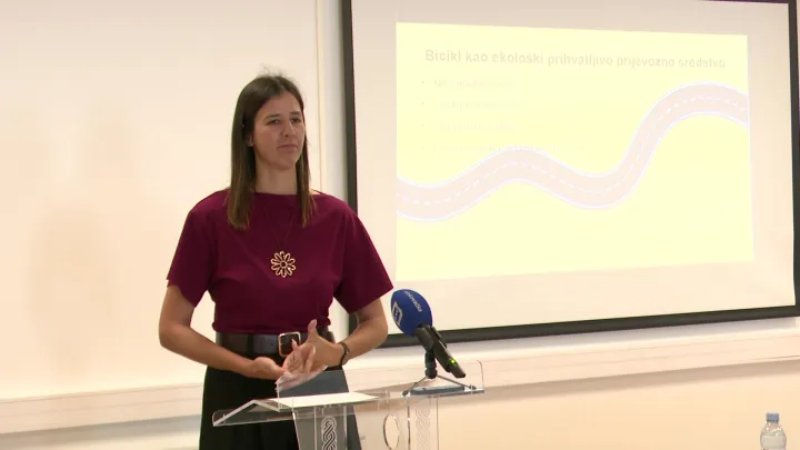 PRIVLAKAOsnovci na radionici i kvizu učili o bicikliranju pa se provozali privlačkim sokacimalipanj 2026.načelnica općine Daria Bićanić