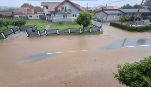 Varaždin, 14.06.2026. - Najavljeno grmljavinsko nevrijeme u nedjelju poslijepodne stiglo je na sjever Hrvatske, a prema prvim informacijama najgore je bilo u Varaždinskoj županiji &ndash; u nekim je dijelovima županije pala tuča i obilna ki&scaron;a. foto HINA/ Sini&scaron;a KALAJDŽIJA/ ks