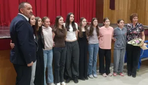 Gradonačelnik učenik s nagrađenim učenicama i mentoricom, lipanj 2026.foto: Marija Le&scaron;ić Omerović