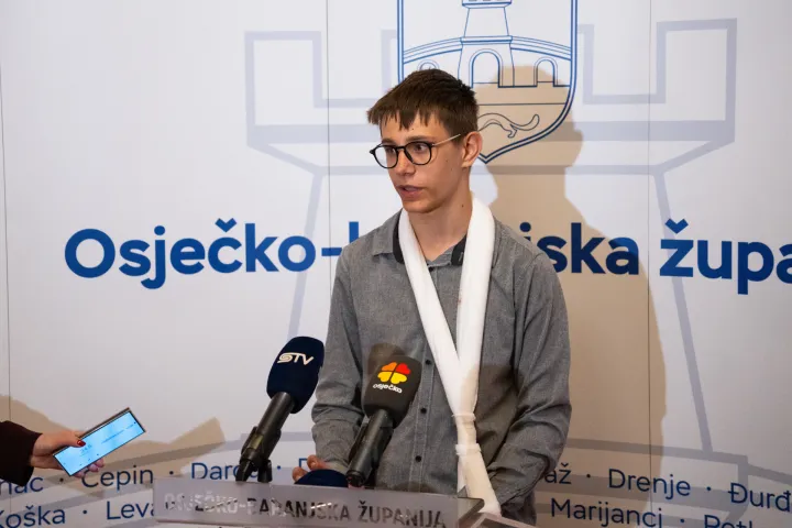 Osijek, 15. 6. 2026., Dodjela pohvalnica učenicima osnovne i srednje &scaron;koleVedran Macelaru; učenici; pohvalnice; mentori; uspjeh; natjecanja