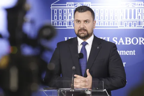 Zagreb, 24.04.2026 - Hrvatski sabor, konferencija za medije &nbsp;zastupnika Armina Hodžića na temu "Održavanje konferencije TradFest u okviru koje je najavljen panel o Bosni i Hercegovini kao neuspjeloj državi". Na fotografiji Armin Hodžić.foto HINA/ Admir BULJUBA&Scaron;IĆ/ abu