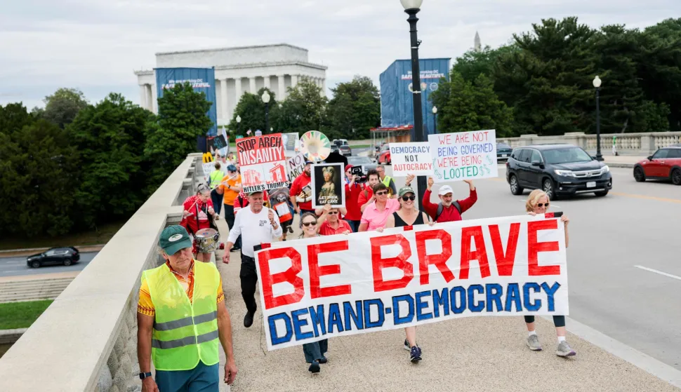 WASHINGTON, DC - MAY 26: Demonstrators march across the Arlington Memorial Bridge to protest U.S. President Donald Trump's proposed 250-foot ?Triumphal Arch? on May 26, 2026 in Washington, DC. Organizers from Third Act DMV say the planned structure is disrespectful to the solemn character of Arlington National Cemetery. Anna Moneymaker/Getty Images/AFP (Photo by Anna Moneymaker/GETTY IMAGES NORTH AMERICA/Getty Images via AFP)