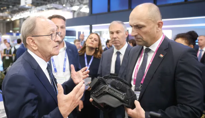 Potpredsjednik Vlade i ministar obrane Ivan Anu&scaron;ić sudjeluje danas i sutra na vodećem međunarodnom sajmu obrane i sigurnosti Eurosatory 2026 koji se svake dvije godine održava u Villepinteu blizu Pariza.