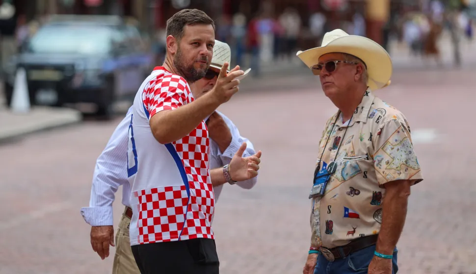15.06.2026., Fort Worth - USA. Povijesna cetvrt Fort Worth Stockyards u Teksasu danas privlaci milijune posjetitelja koji zele dozivjeti autenticni duh Divljeg zapada kroz svakodnevni prikaz gonjenja stoke, salone i ocuvanu arhitekturu iz 19. stoljeca. Photo: Sanjin Strukic/PIXSELL