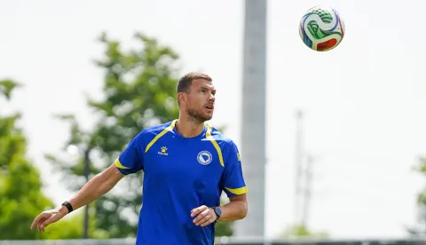 Edin DZEKO #11 of Bosnia and Herzegovina national football team warms-up during the training day ahead the 2026 FIFA World Cup Group B match against Canada at Centennial Park. on June 11, 2026 in Toronto, Canada. (Photo by Leonardo Ramirez/ Eyepix Group/Sipa USA) Photo: Eyepix/SIPA USA