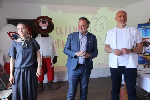Osijek, 17. 06. 2026, Klasije, Zagrebačka 5. Janvonzdravstveni projekt Zdrav osmjeh za svako dijete - Iva Bistrović, Hrvoje Pezo (Komora), Miroslav Sikora.snimio GOJKO MITIĆ