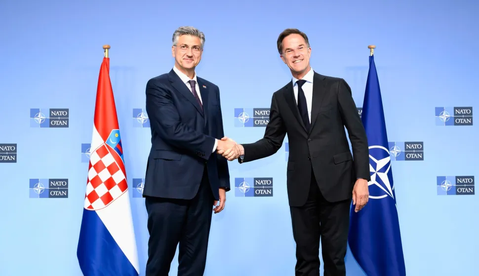 Hrvatski premijer Andrej Plenković sastao se u srijedu u Bruxellesu s glavnim tajnikom NATO-a Markom Rutteom s kojim je razgovarao o pripremama za predstojeći samit Saveza 7. i 8. srpnja u Ankari.