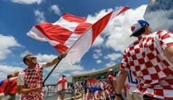 Dallas, 17.06.2026 - Hrvatski navijači ispred AT&T stadiona u Dallasu pred početak utakmice 1. kola L skupine Svjetskoga nogometnoga prvenstva Engleska - Hrvatska.foto HINA/ Daniel KASAP/ ds