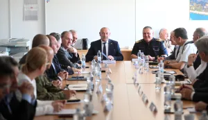 Divulje, 18.06.2026. - Održane aktivnosti usmjerene na jačanje spremnosti sustava za nadolazeću protupožarnu sezonu. Na fotografiji sjednica Koordinacije za sustav domovinske sigurnosti, Tomo Medved, Slavko Tucaković. foto HINA/ Mario STRMOTIĆ/ ml