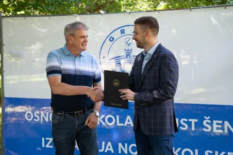 Osijek, 18. 6. 2026., Ugovor O&Scaron; August &Scaron;enoa Dalibor Mihaljević; Ivan Radić; ugovor; izvođač radova; izgradnja; obnova; sportska dvorana; ulaganje