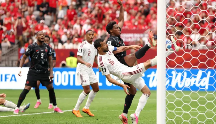 VANCOUVER, BRITISH COLUMBIA - JUNE 18: Jonathan David #10 of Canada scores his team's third goal during the FIFA World Cup 2026 Group B match between Canada and Qatar at BC Place Vancouver on June 18, 2026 in Vancouver, British Columbia. Fran Santiago/Getty Images/AFP (Photo by Fran Santiago/GETTY IMAGES NORTH AMERICA/Getty Images via AFP)
