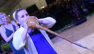 TRNAVA - U vinorodnoj Trnavi održana je 38. Bonavita, gospdoarsko-kulturna manifestacija koja je i ove godine okupila brojne vinare i vinogradare iz Slavonije i Baranje čije su se vinske kapljice natjecale za titulu &scaron;ampiona i druga priznanja Bonavite.