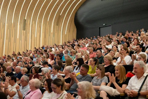 Osijek, 19. 6. 2026., Enis Be&scaron;lagić, Da sam ja neko - stand up showEnis Be&scaron;lagić; stand up; komedija; kultura; Kulturni centar
