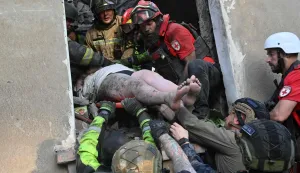EDITORS NOTE: Graphic content/TOPSHOT - Ukrainian rescuers evacuate an injured person on a stretcher at the site of an airstrike in Kharkiv on June 20, 2026, amid the Russian invasion of Ukraine. A Russian aerial attack killed one person and wounded nine others in Kharkiv city in eastern Ukraine, local authorities said on June 20, 2026. (Photo by SERGEY BOBOK/AFP)