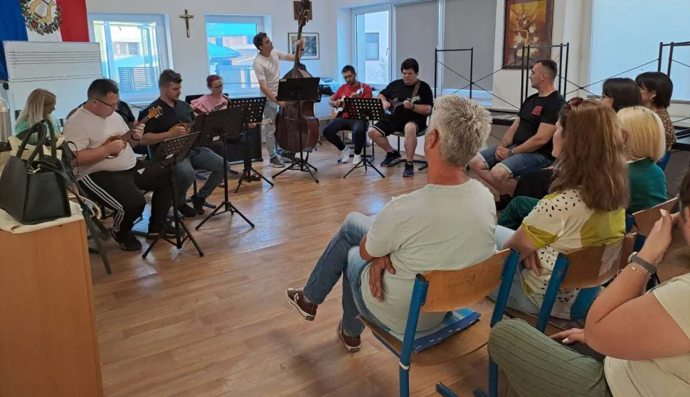 &Scaron;kola tambure, Pože&scaron;ki tambura&scaron;ki orkestar