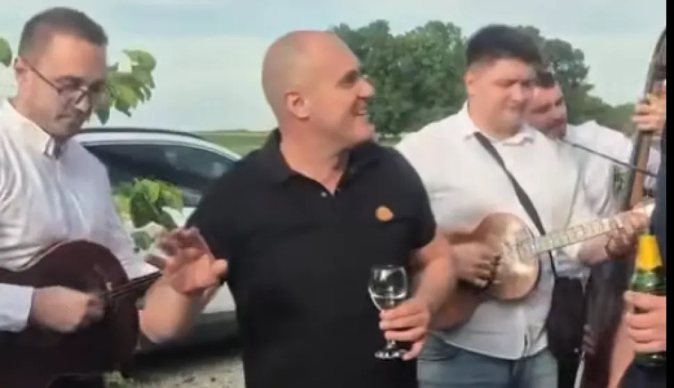 Saborski zastupnik Domovinskog pokreta (DP) i biv&scaron;i ministar poljoprivrede Josip Dabro ponovno je zapjevao pjesmu o atentatu u Narodnoj skup&scaron;tini u Beogradu 20. lipnja 1928. godine.