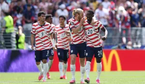SEATTLE, WASHINGTON - JUNE 19: Players of the United States celebrate the team's first goal scored an own goal by Cameron Burgess #21 (not pictured) of Australia during the FIFA World Cup 2026 Group D match between USA and Australia at Seattle Stadium on June 19, 2026 in Seattle, Washington. Jamie Squire/Getty Images/AFP (Photo by JAMIE SQUIRE/GETTY IMAGES NORTH AMERICA/Getty Images via AFP)