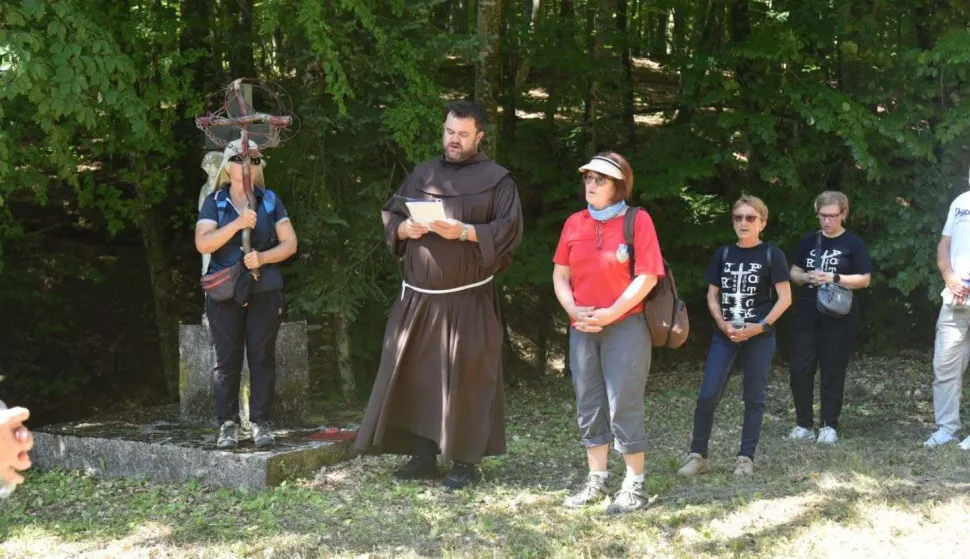NA&Scaron;ICENa Spomen-području Crni potok održana je komemoracija u povodu 81. obljetnice komunističkog zločina počinjenog u lipnju 1945. Prema svjedočanstvima mje&scaron;tana Zoljana, na tom je mjestu neposredno nakon zavr&scaron;etka Drugog svjetskog rata, bez suđenja, ubijeno oko 1500 zarobljenih vojnika i civila. Zbog toga se Crni potok ubraja među najveća strati&scaron;ta u istočnom dijelu Hrvatske. Komemoracija se održava treće subote u lipnju.2026.