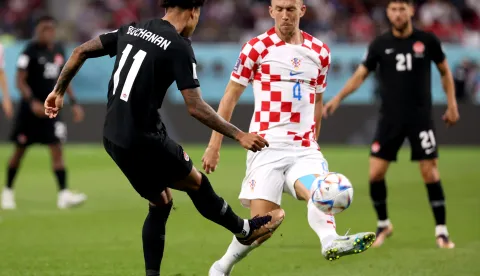 Doha, 27.11.2022. - Utakmica 2. kola F skupine SP-a Katar 2022 Hrvatska - Kanada na stadionu Khalifa. Na slici Marcelo Brozović, Ivan Peri&scaron;ić. foto HINA/ Damir SENČAR/ dk