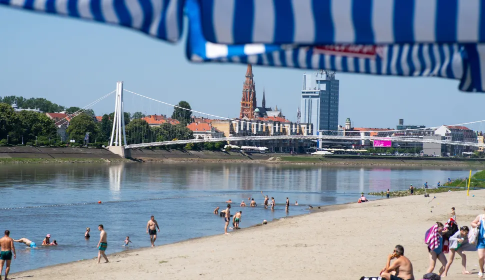 Osijek, 20. 6. 2026., SlobodnjaciKopika; plaža; kupači; Drava; ljeto; kupanje; plivanje
