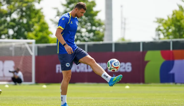 Edin DZEKO #11 of Bosnia and Herzegovina national football team warms-up during the training day ahead the 2026 FIFA World Cup Group B match against Canada at Centennial Park. on June 11, 2026 in Toronto, Canada. (Photo by Leonardo Ramirez/ Eyepix Group/Sipa USA) Photo: Eyepix/SIPA USA