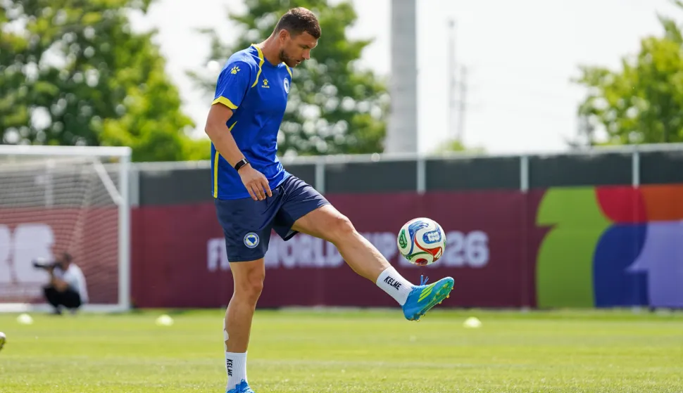 Edin DZEKO #11 of Bosnia and Herzegovina national football team warms-up during the training day ahead the 2026 FIFA World Cup Group B match against Canada at Centennial Park. on June 11, 2026 in Toronto, Canada. (Photo by Leonardo Ramirez/ Eyepix Group/Sipa USA) Photo: Eyepix/SIPA USA