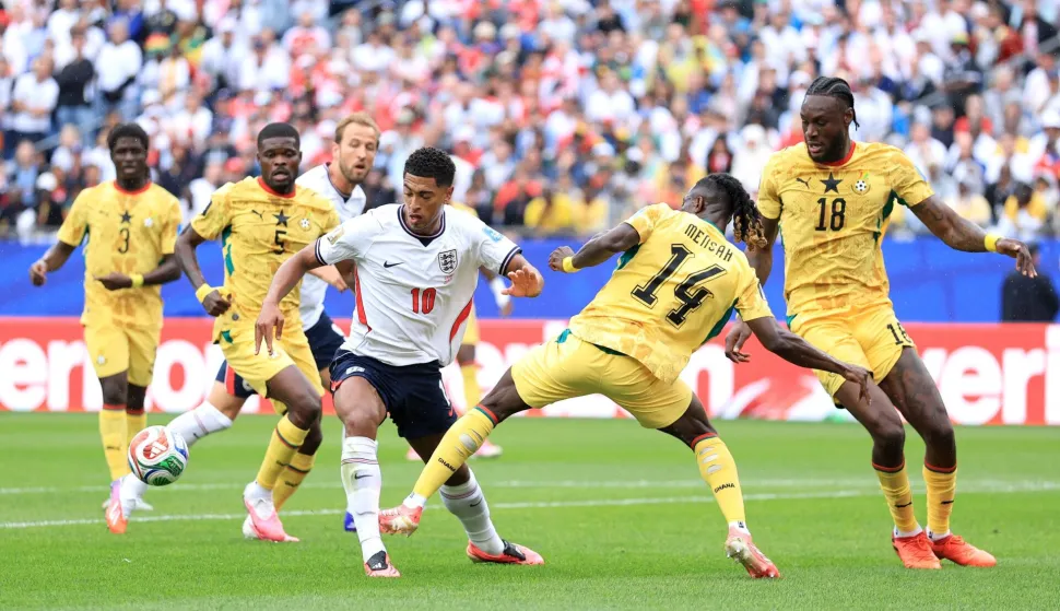 FOXBOROUGH, MASSACHUSETTS - JUNE 23: Jude Bellingham #10 of England is challenged by Gideon Mensah #14 of Ghana during the FIFA World Cup 2026 Group L match between England and Ghana at Boston Stadium on June 23, 2026 in Foxborough, Massachusetts. Buda Mendes/Getty Images/AFP (Photo by Buda Mendes/GETTY IMAGES NORTH AMERICA/Getty Images via AFP)
