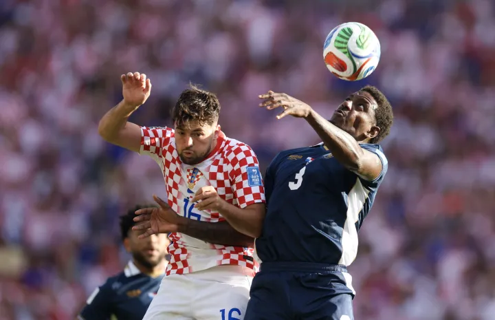 Toronto, 24.06.2026 - Utakmica drugog kola skupine L Svjetskog nogometnog prvenstva, Panama - Hrvatska na BMO Field stadionu u Torontu. Na slici Martin Baturina, Jose Cordoba.foto HINA/ Daniel KASAP/ ds