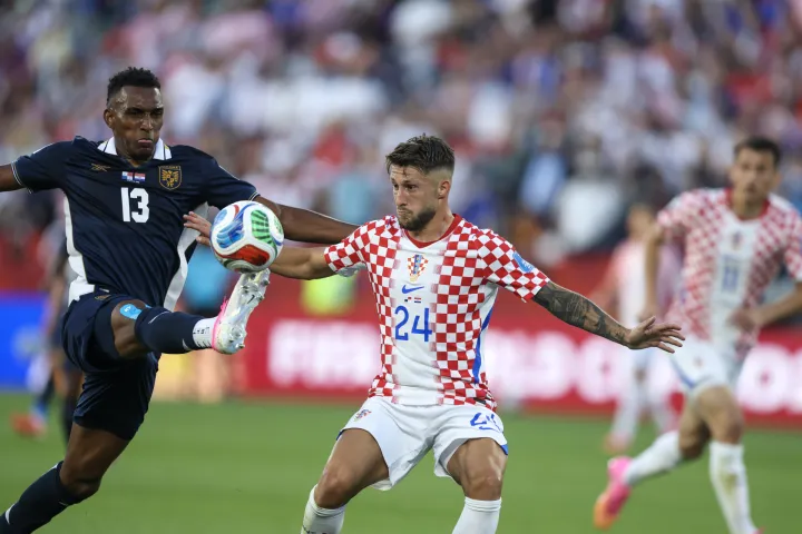 Toronto, 24.06.2026 - Utakmica drugog kola skupine L Svjetskog nogometnog prvenstva, Panama - Hrvatska na BMO Field stadionu u Torontu. Na slici Marco Pa&scaron;alić, Jiovany Ramos.foto HINA/ Daniel KASAP/ ds