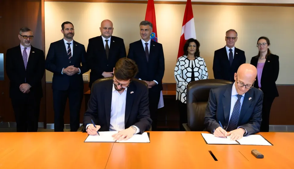 Na&scaron; je cilj zajednički razvoj, proizvodnja i plasman naprednih obrambenih tehnologija orqa sporazum tvrtki ORQA-e i Remote Robotic o strate&scaron;kom partnerstvu obrambene industrije za integraciju umjetne inteligencije, naprednu proizvodnju bespilotnih sustava (UAS) i potpori obuci Oružanih snaga Kanade.