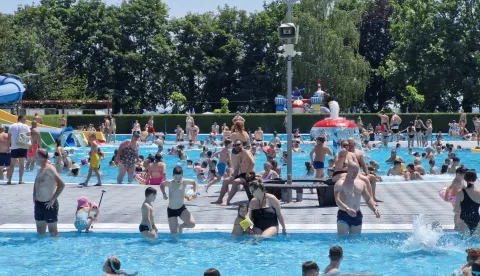 Paklene vrućine u Baranji: Bazeni krcati, Dunav već topliji od Jadrana, a na njivama vi&scaron;e od 40 stupnjeva