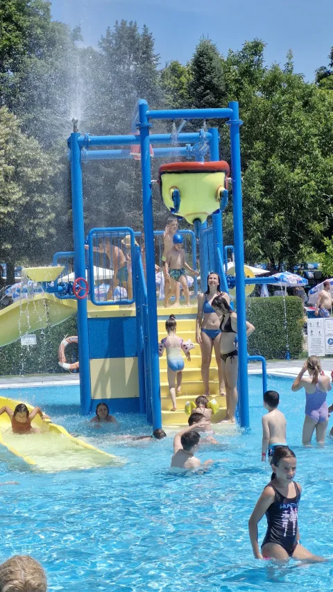 Paklene vrućine u Baranji: Bazeni krcati, Dunav već topliji od Jadrana, a na njivama vi&scaron;e od 40 stupnjeva